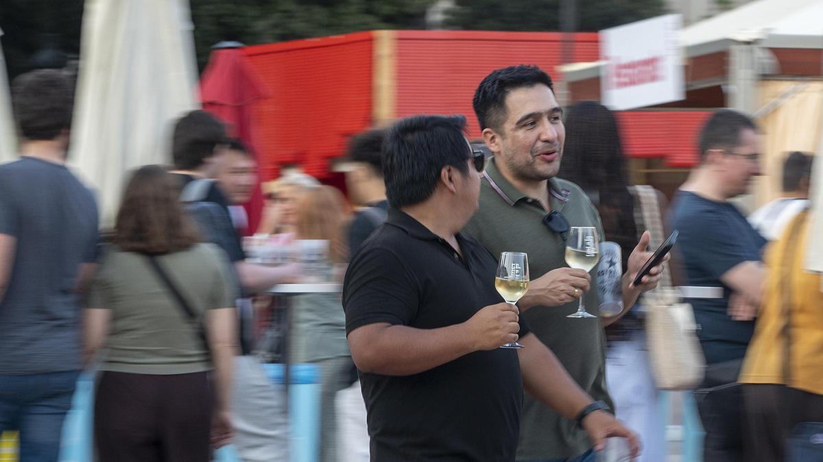 Ambiente en Plaza Catalunya con motivo de una nueva edición del ‘Tast a la Rambla’