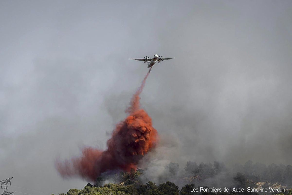 Una dona morta i 11.000 hectàrees cremades en un incendi sense control al sud de França