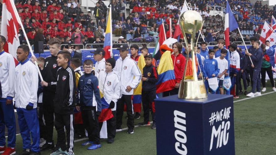 Una imatge de la cerimònia d&#039;inauguració de la passada edició a l&#039;estadi Vilatenim de Figueres