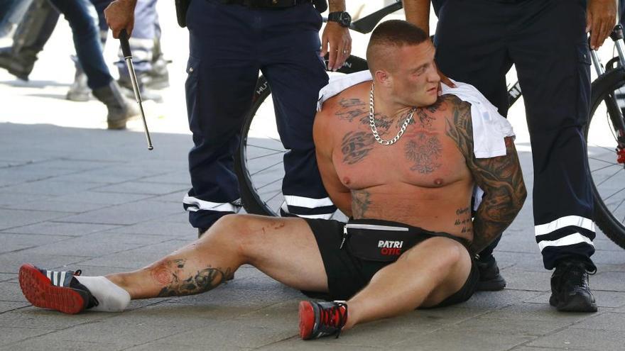 La policía disuelve una pelea de ultras polacos en Francia
