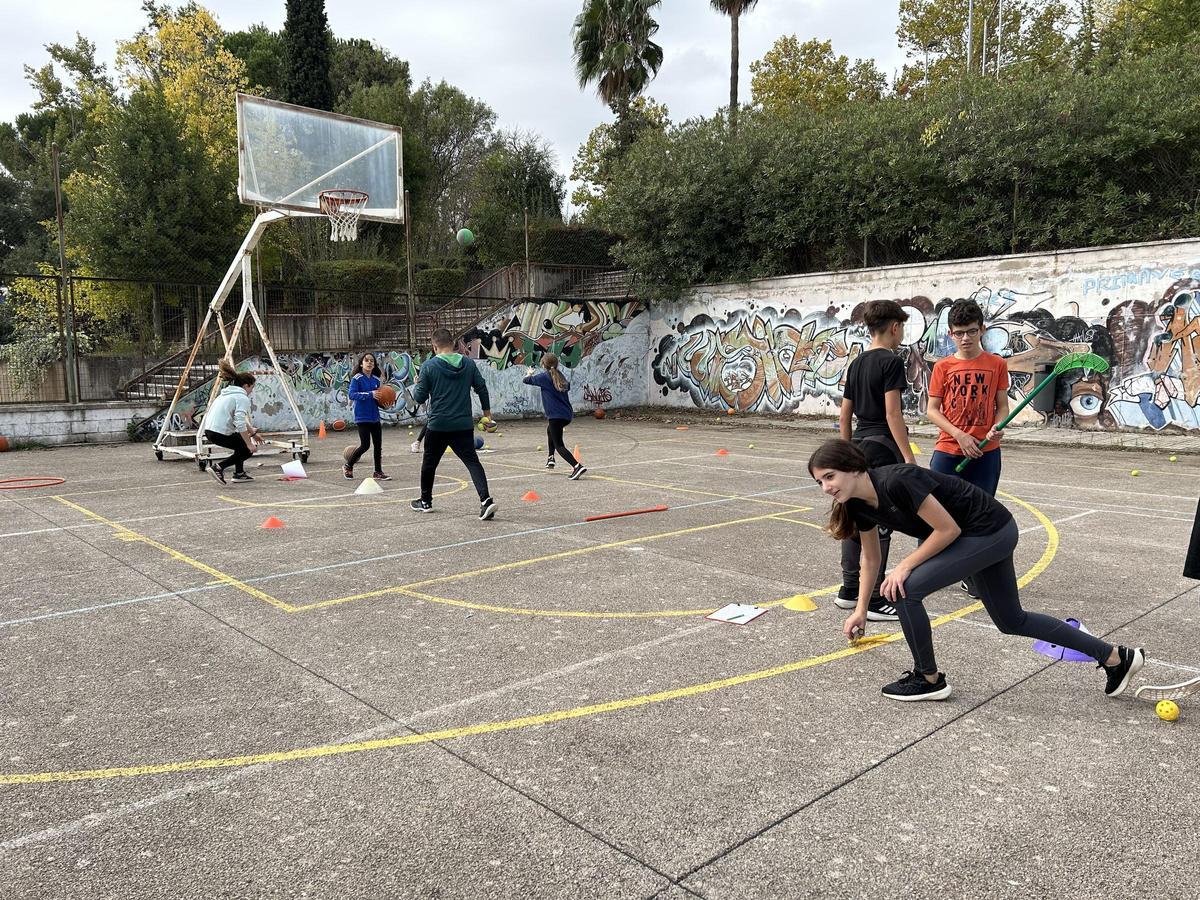 Alumnos del IES Al-Qázeres, ayer durante una clase del nuevo programa.