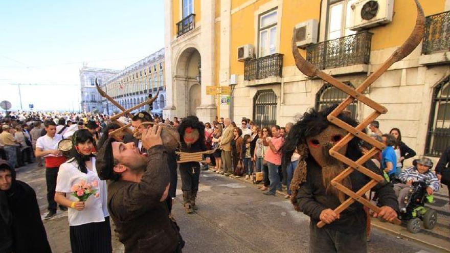 Nueve grupos, en la Máscara Ibérica en Lisboa