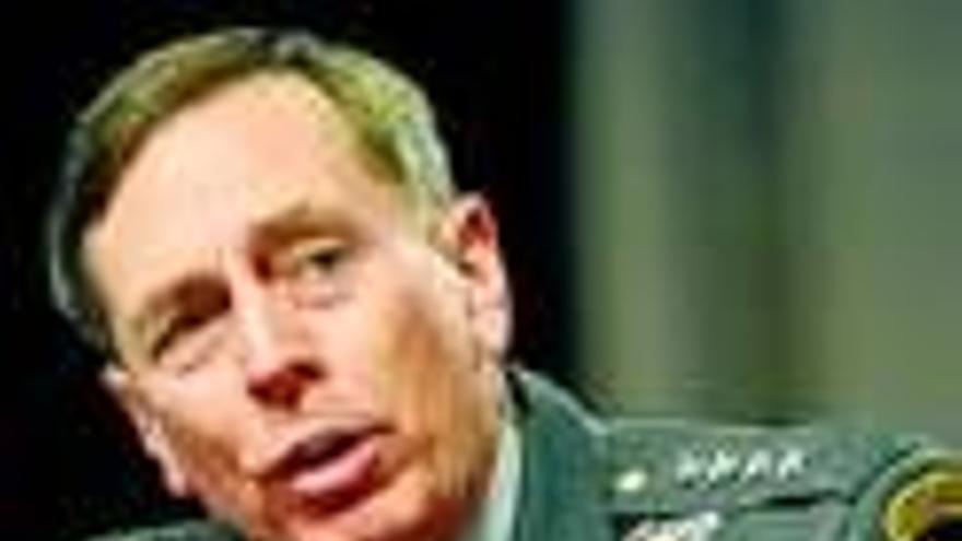 Petraeus ve prematura la salida de Afganistán