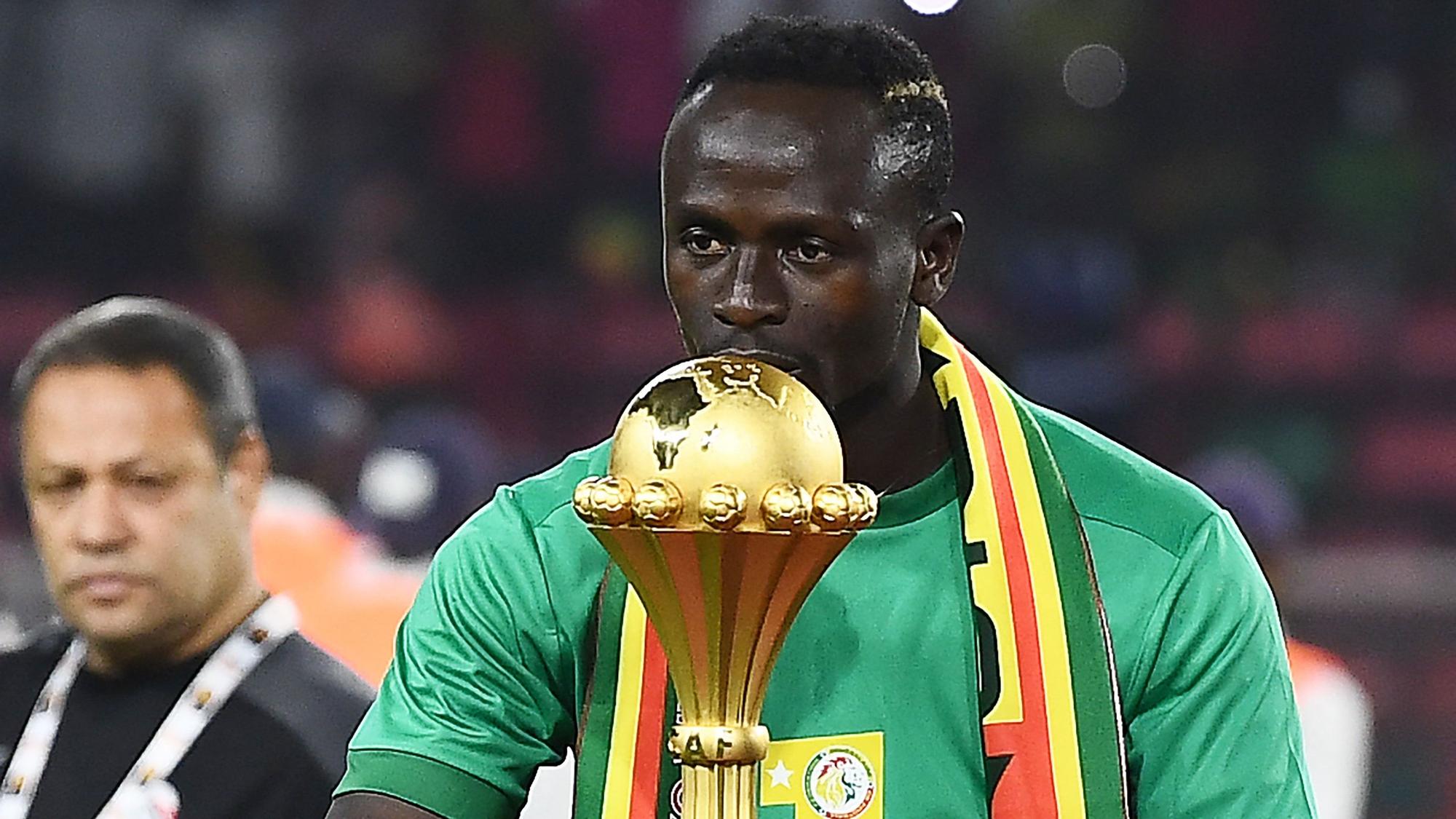 Mané frustra a Salah y corona al fin a Senegal en la Copa de África