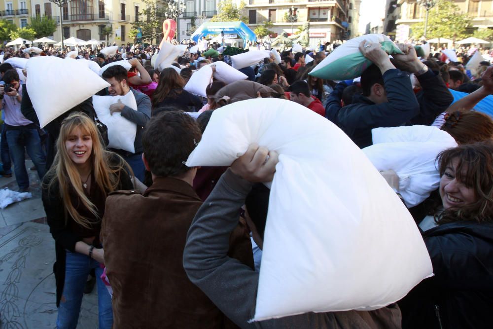 Guerra de almohadas en Valencia