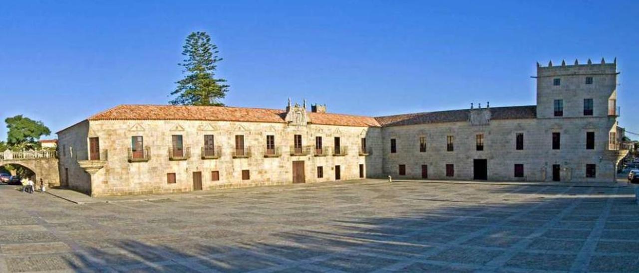 Pazo e praza de Fefiñáns (Cambados) que Pedro Díaz asociaba coa pintura onírica de Chirico. // FdV