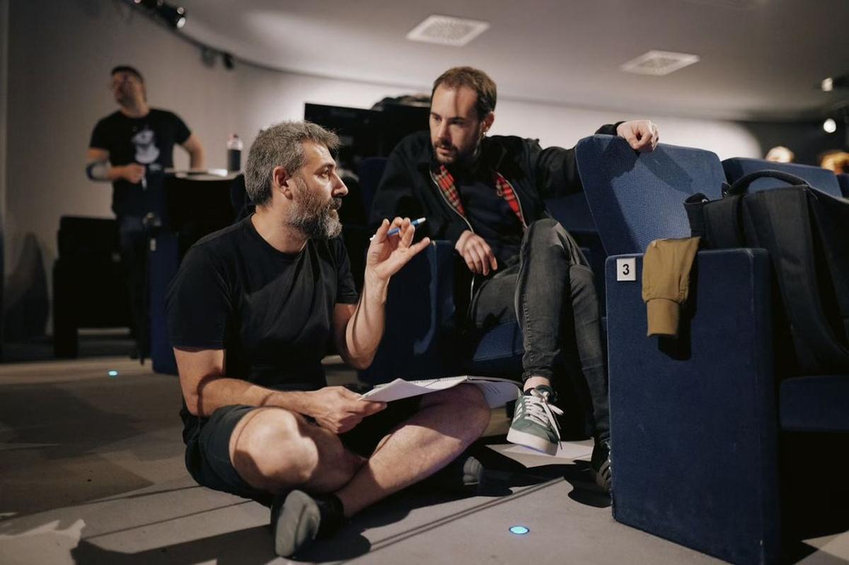El dramaturg i director teatral Sergio Serrano en un dels assajos de la nova producció de l'IVC.