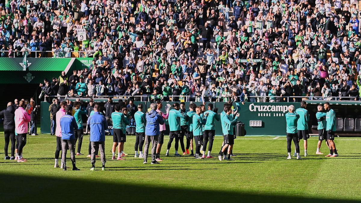 Entrenamiento del Betis a puertas abiertas en La Cartuja