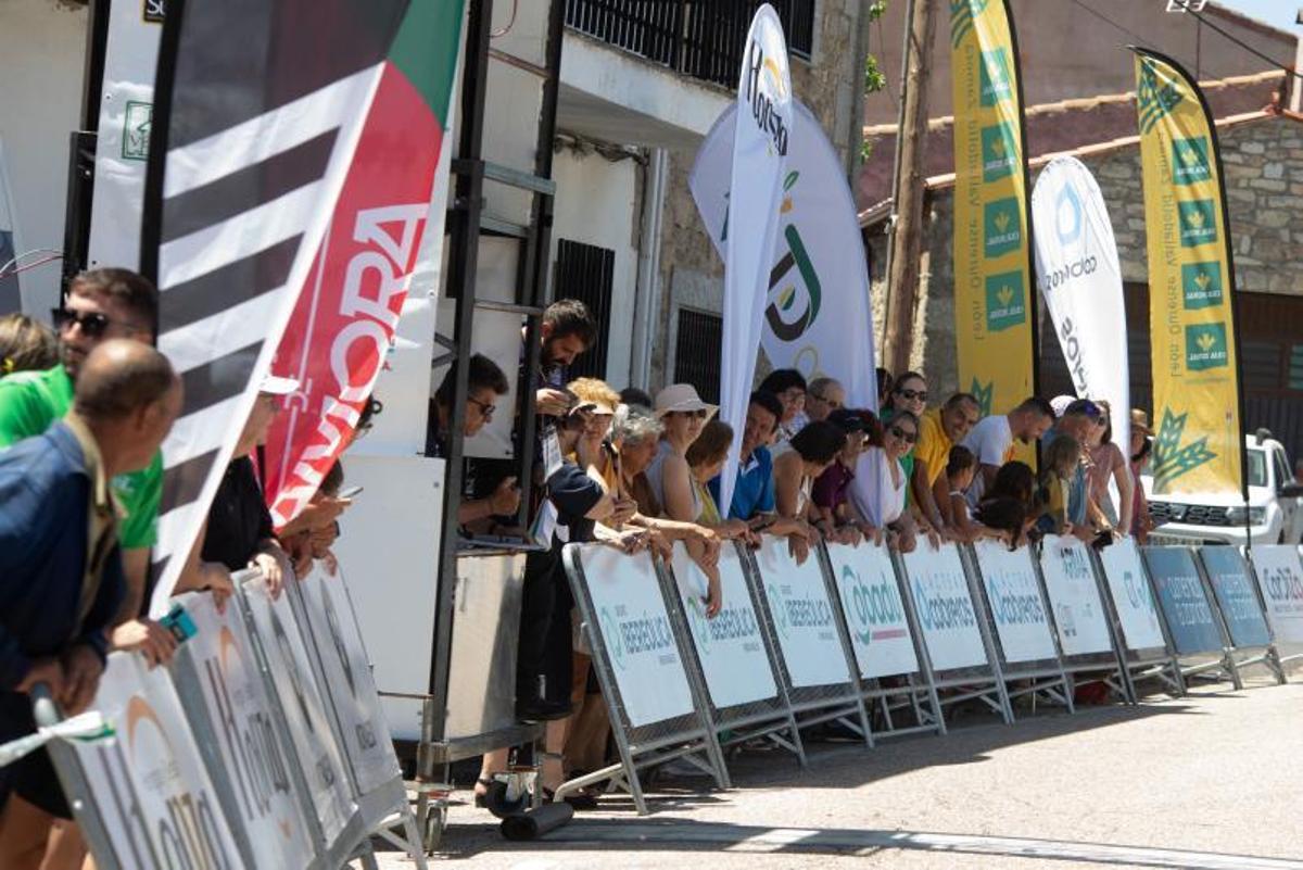 Los vecinos de Villalcampo no quisieron perderse la llegada de la Vuelta a Zamora |  | ANA BURRIEZA