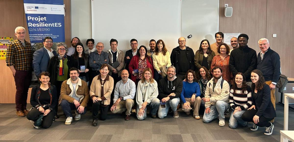 Foto de familia de los participantes en el encuentro celebrado en Toulouse.