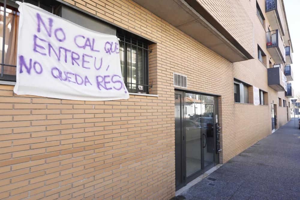 Veïns del sud de Sant Narcís pengen pancartes cansats dels robatoris