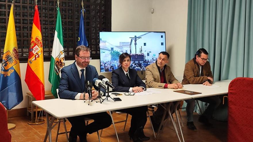 Antonio Martín, Matilde Esteo, José Antonio Barraza y Francisco Pérez en la firma del convenio.