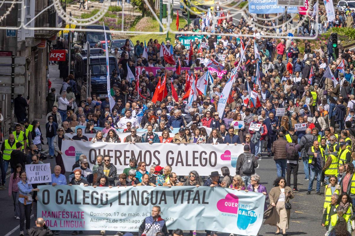 O galego inunda Santiago nun 17 de maio de reivindicación e festa: "Begoña Caamaño tería estado aquí con nós"