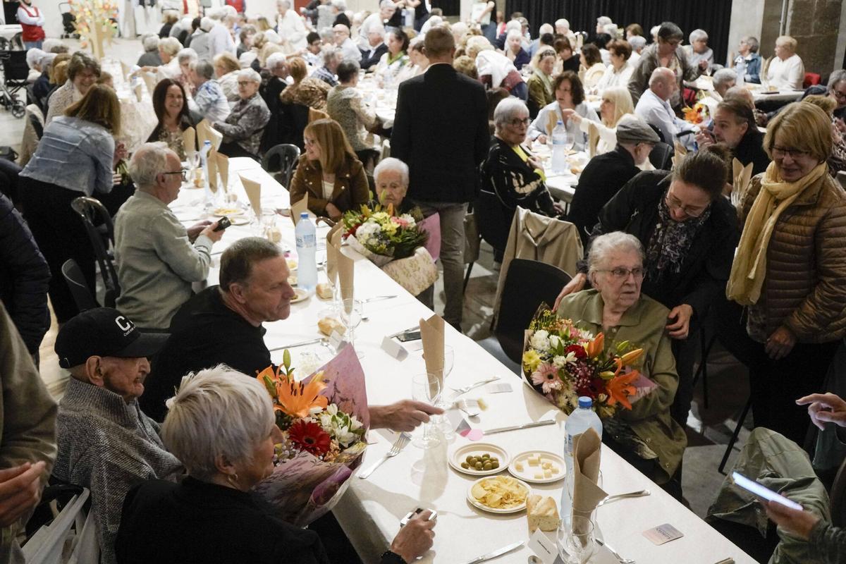 Imatge del dinar d’homenatge a les persones centenàries de Manresa al Museu de l’Aigua i el Tèxtil Imatge del dinar d’homenatge a les persones centenàries de Manresa al Museu de l’Aigua i el Tèxtil