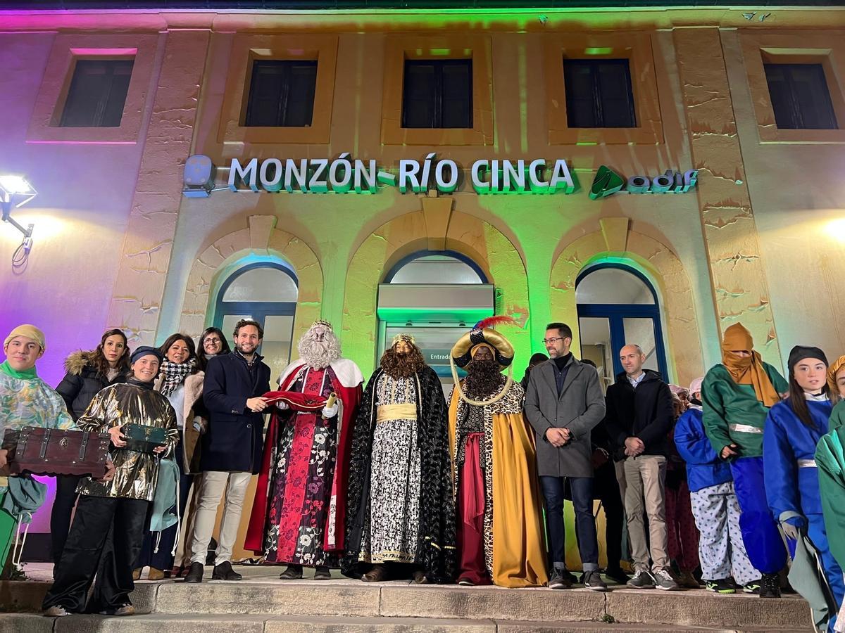 Imagen de archivo de la llegada de los Reyes Magos a Monzón, en el tren.