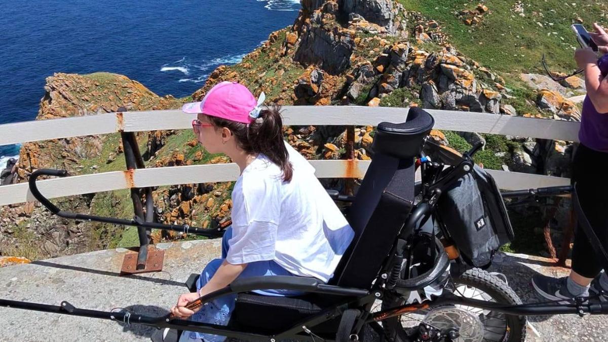 Ada pudo disfrutas de las mejores vistas de Cíes gracias a la silla Joelette.