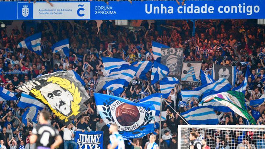 El fondo de Maratón, durante la ida de la semifinal del &#039;play off&#039; contra el Málaga.