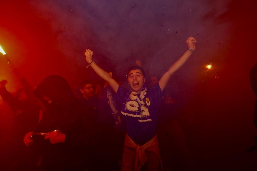 Las aficiones del Oviedo y el Sporting calientan motores antes del derbi