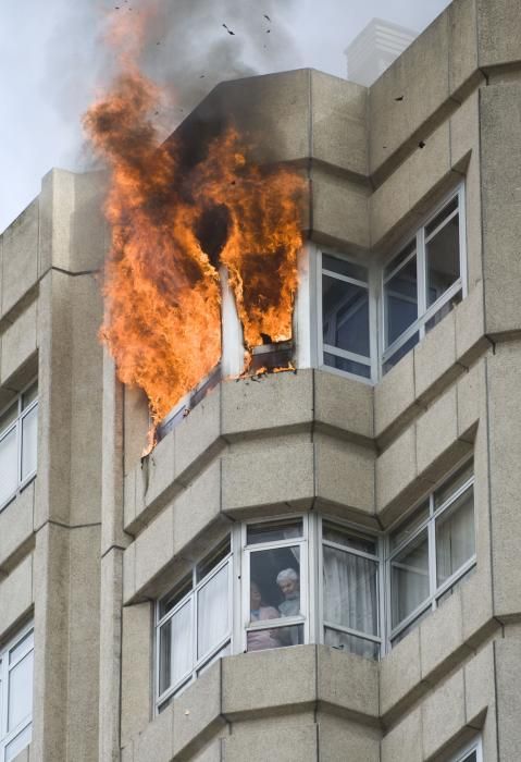 El fuego se generó en el décimo piso del número 7 de la calle Ría do Burgo y no hay heridos