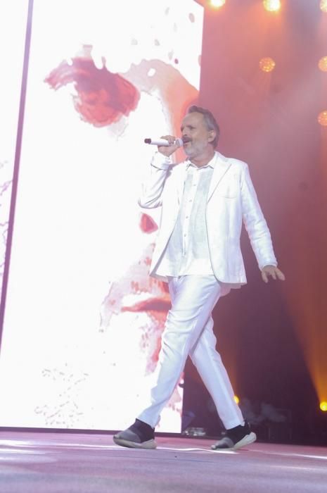 CONCIERTO DE MIGUEL BOSE EN EL PABELLON GRAN ...