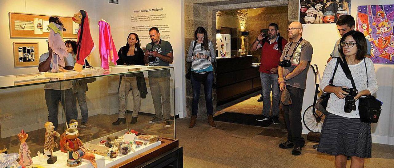 Visita de blogueros al museo situado en el Pazo de Liñares.