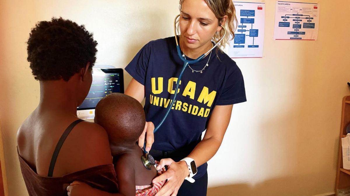 La UCAM lleva solidaridad murciana al corazón de África