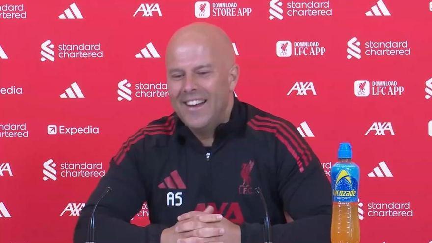 Slot: "Seguiré entrenando al Liverpool el próximo año"