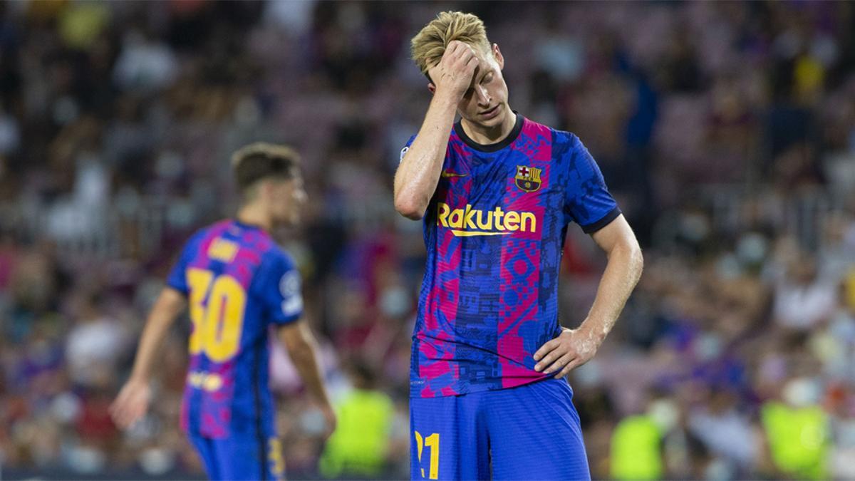 De Jong, abatido sobre el césped del Camp Nou