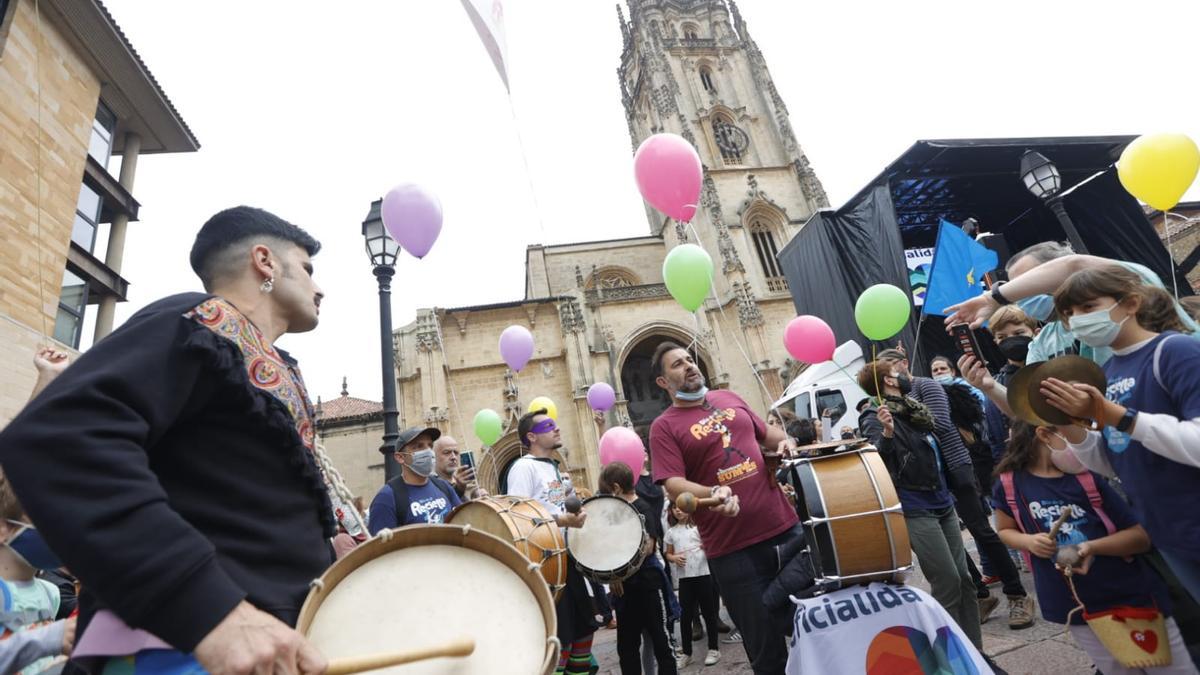 Los partidarios de la cooficialidad del asturiano se manifiestan en Oviedo