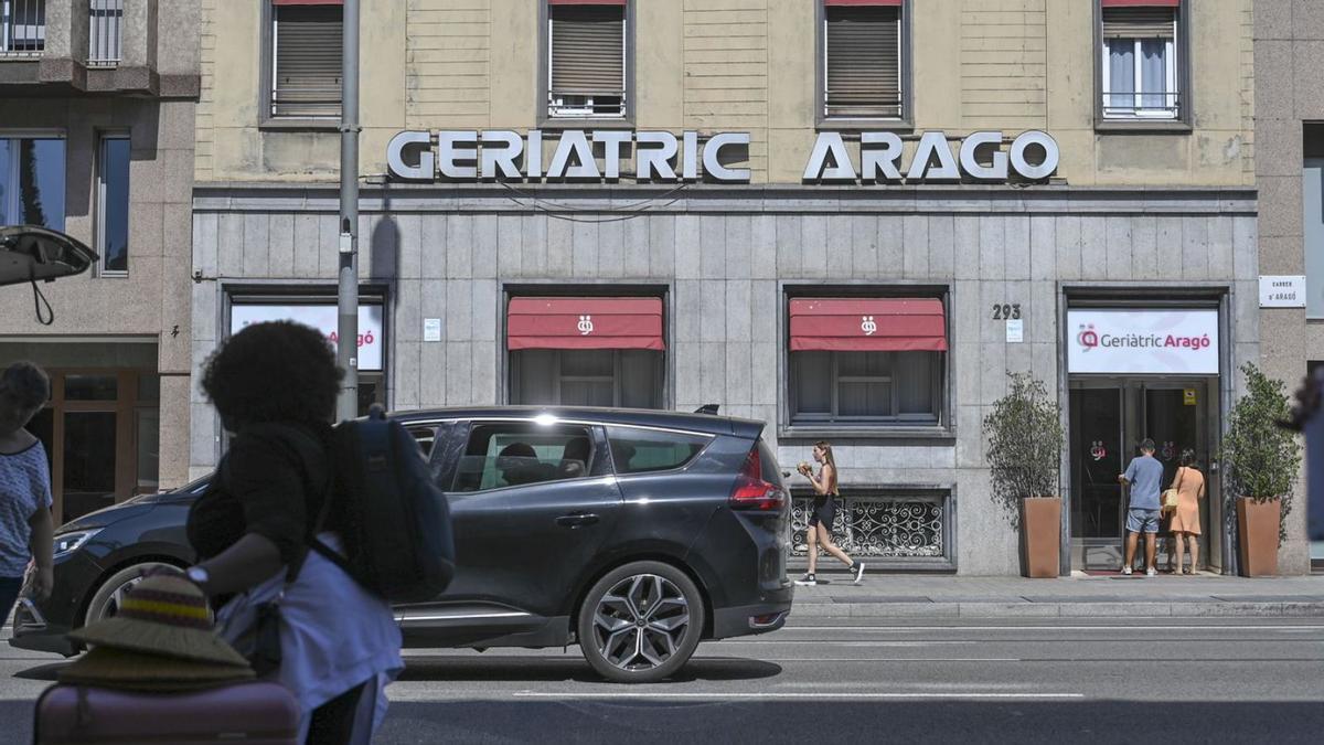 Façana del geriàtric Aragó, residència en què van morir vuit persones per salmonel·la el 2022.