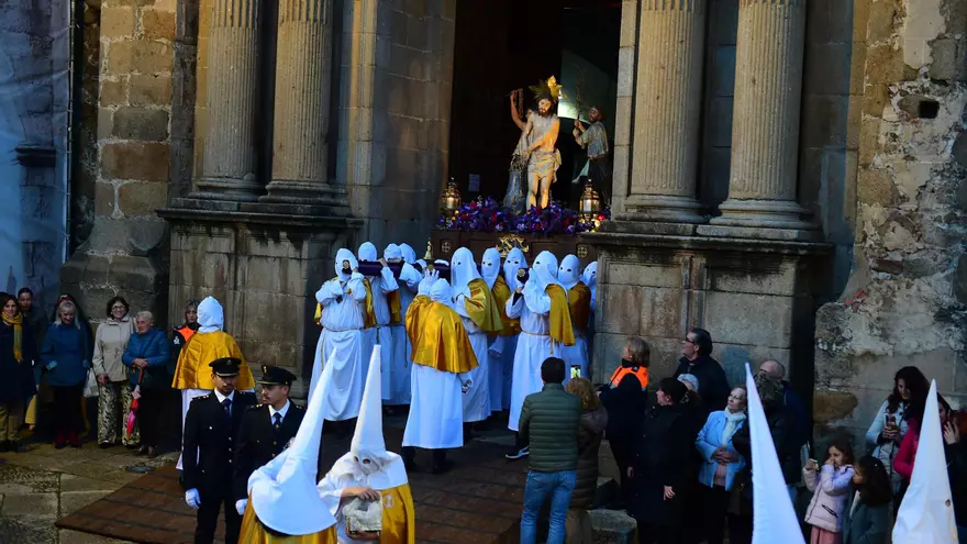 Vídeo | Así ha sido la salida del Cristo de la Columna en Plasencia