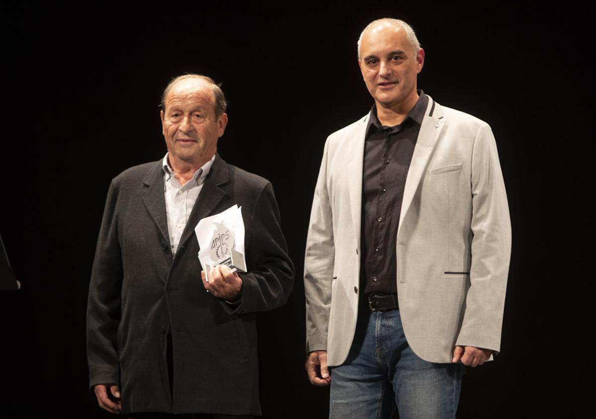 La Asociación de Patrimonio Industrial de Puerto de Sagunto inaugura la exposición de Ramón Rodríguez  "Miradas de ayer. Pinceladas de la memoria"