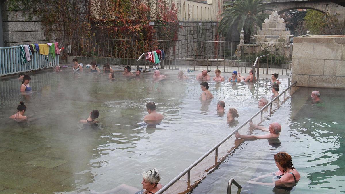 Foto de archivo de la piscina termal de As Burgas / Iñaki Osorio