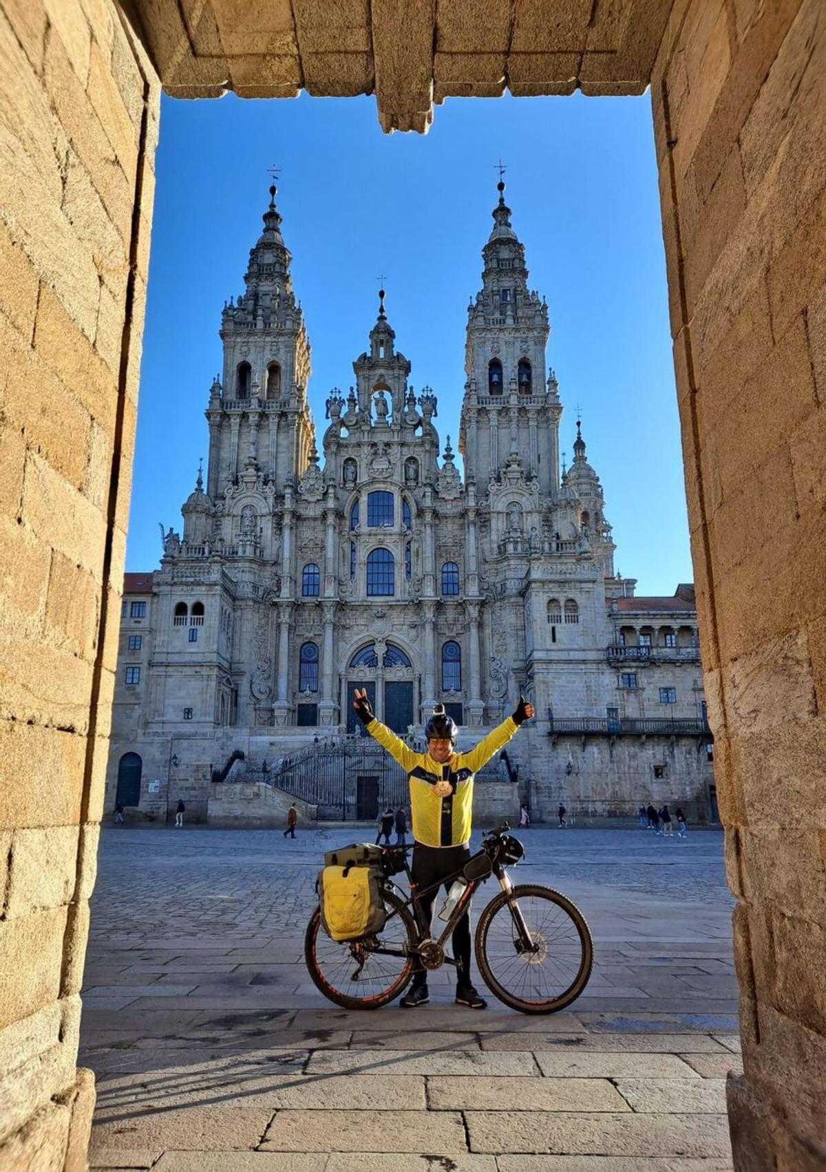 “Pichi”, a su llegada a Santiago, tras completar la ruta desde Roma. | //  FDV