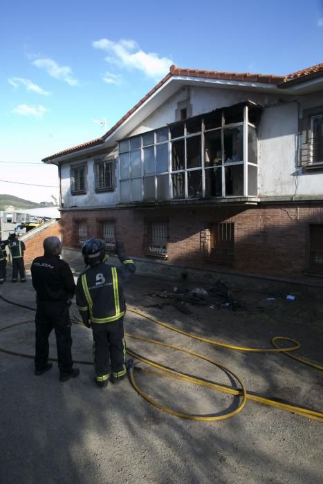 Incendio en un caserón de Jardín de Cantos, en Avilés