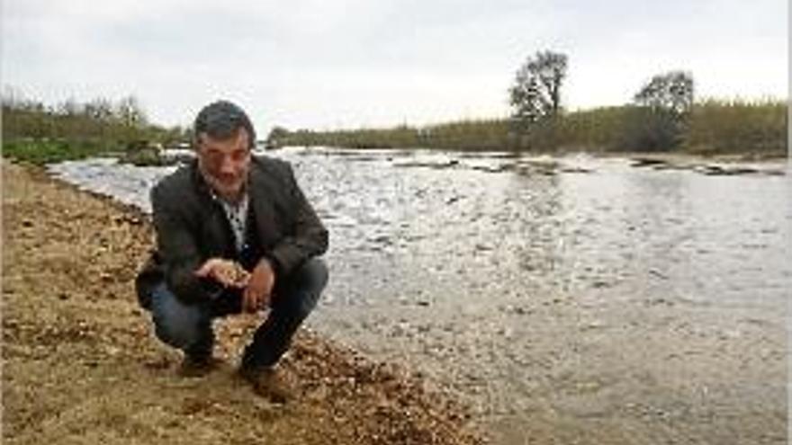 L&#039;alcaldable de CiU, Quim Torrecillas, a la desembocadura de la Tordera.