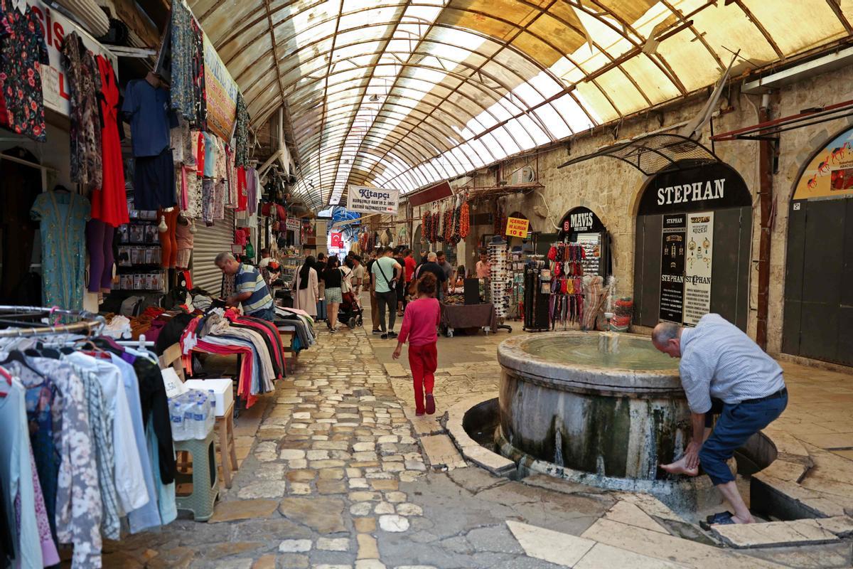 Mercado en la ciudad de Antioquía, en el sur de Turquía. Mercado en la ciudad de Antioquía, en el sur de Turquía.