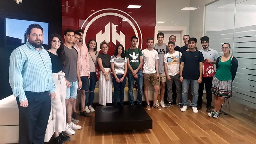 Visita de los alumnos de la Escuela de Ingeniería Industrial de Cartagena a la empresa Himoinsa con el profesor Ángel Molina, dentro de las numerosas actividades complementarias de estos títulos de grado y máster.