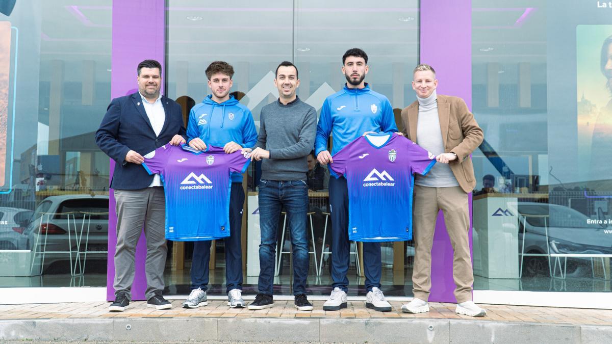 Marc Julià, Marc Lachèvre, Sebastià Riera, Álex Pachón y Patrick Messow posan en la sede de Conectabalear.