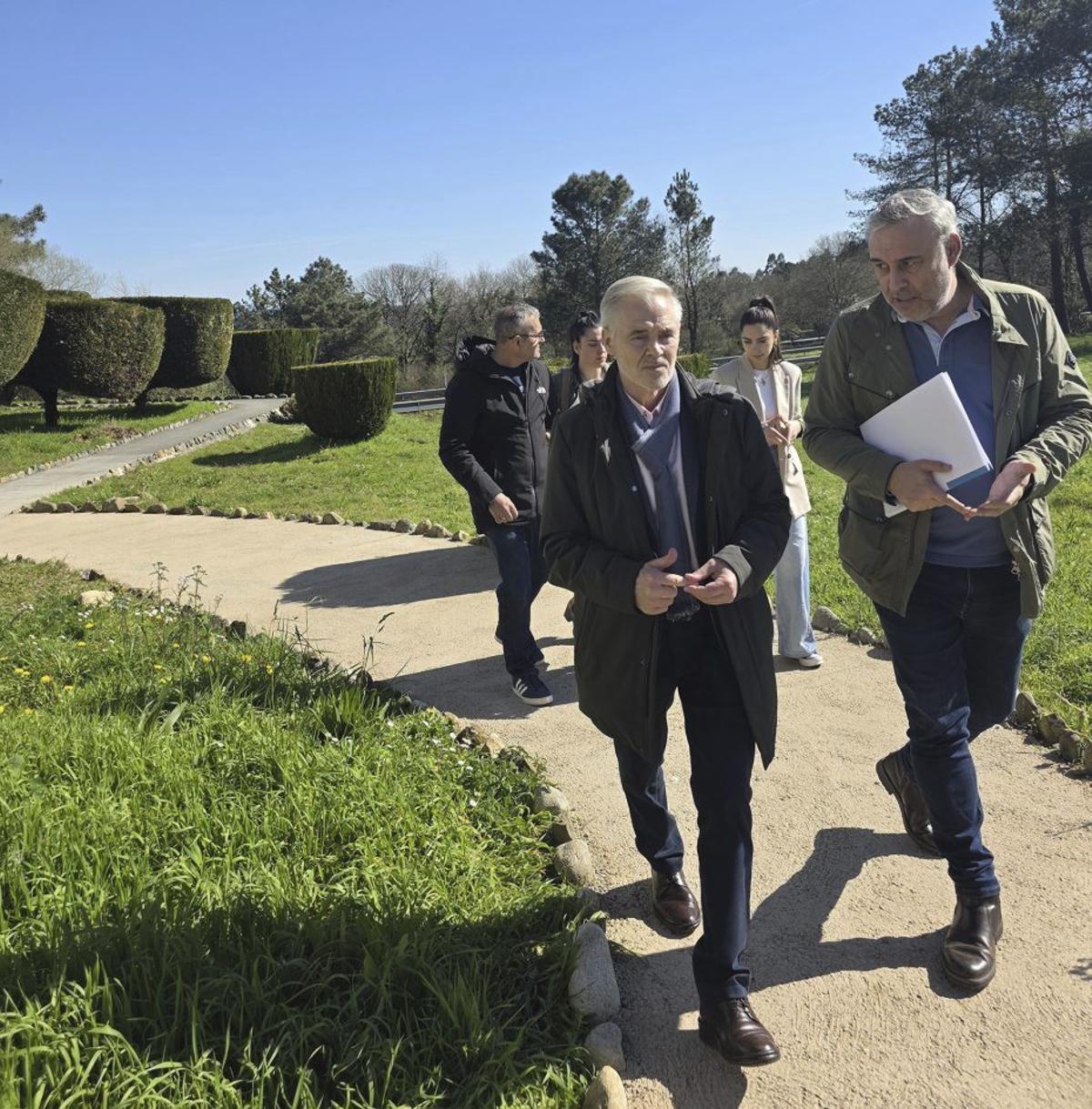 Luis Taboada acompañó a José Ramón Parada durante la visita. |