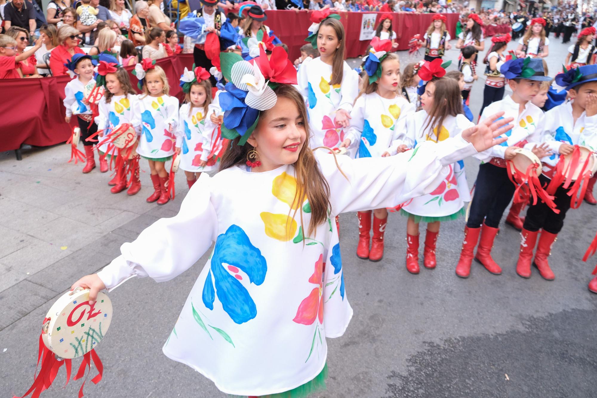 Genios y tesoros en el Desfile Infantil de Elda