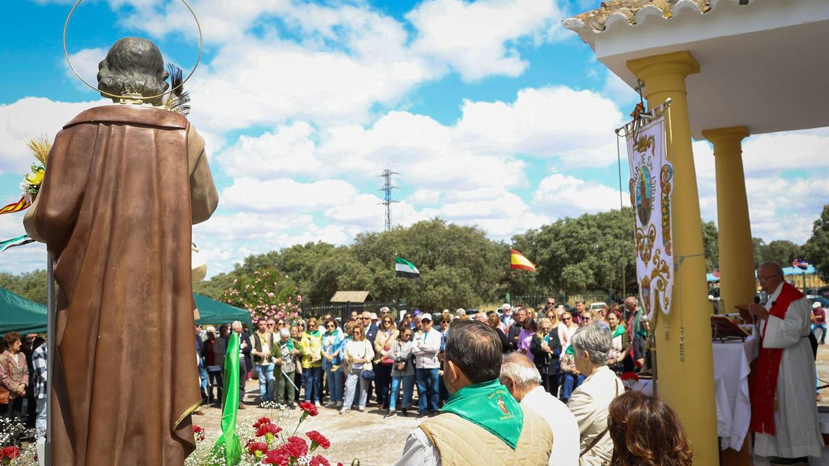 Misa en el atrio de la ermita de Tres Arroyos en honor a San Isidro, el año pasado.