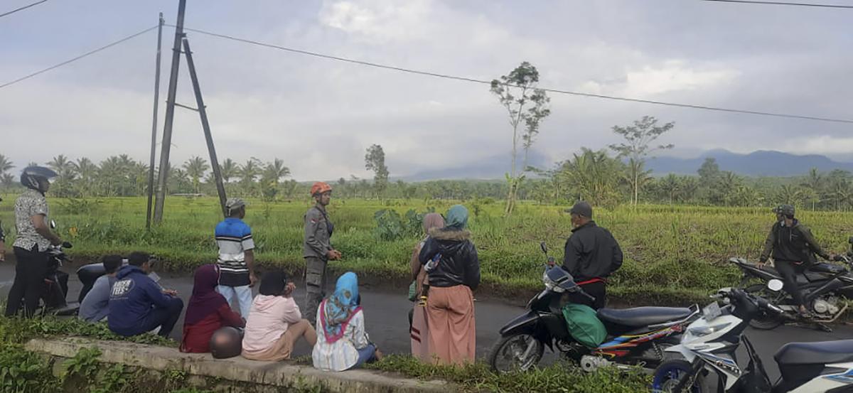 La isla de Java (Indonesia), en alerta por la erupción del volcán Semeru