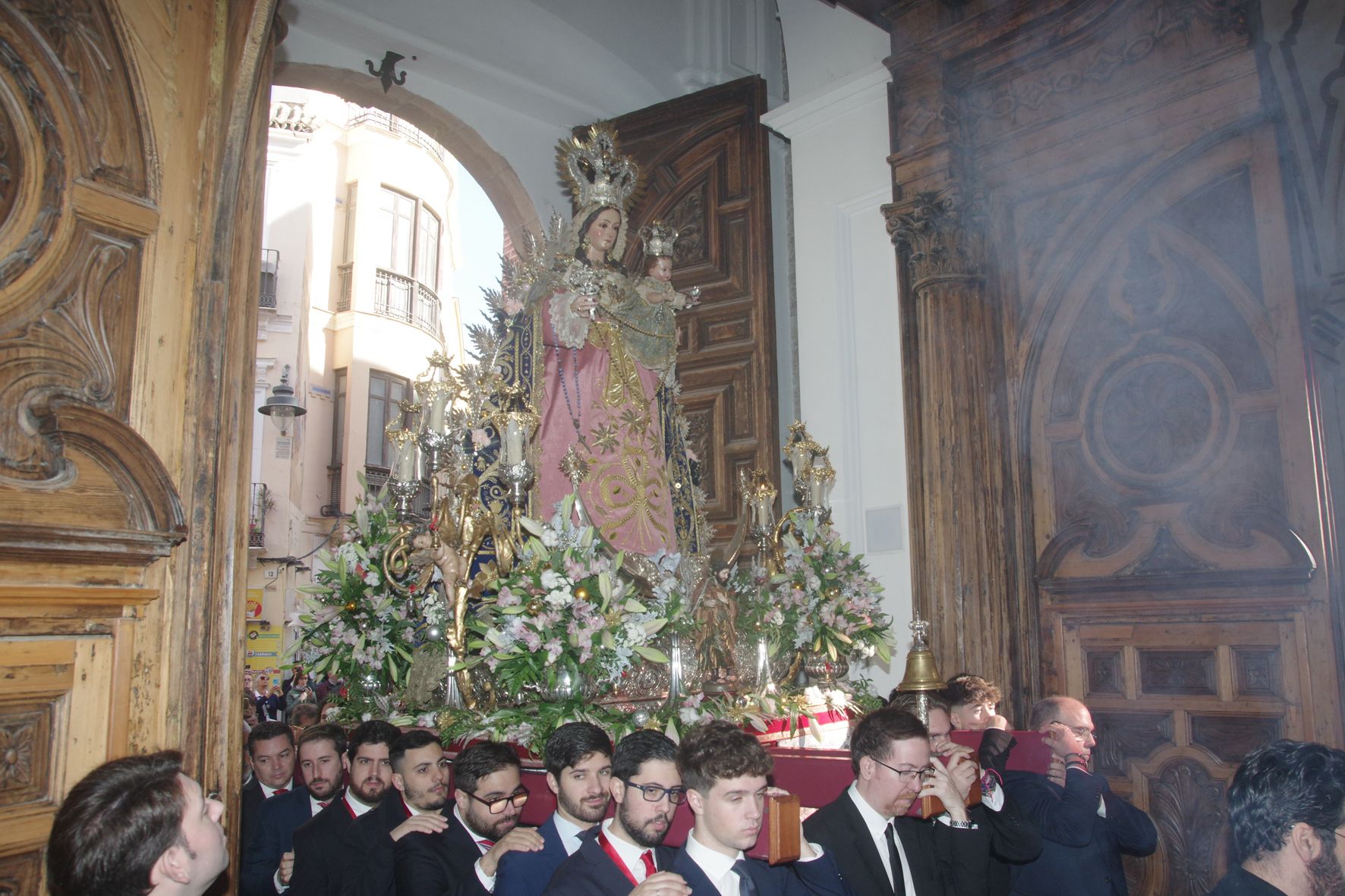 La Virgen de los Remedios inaugura con su rosario el Adviento en Málaga