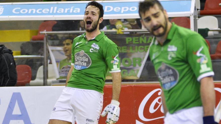 David Torres celebra un gol