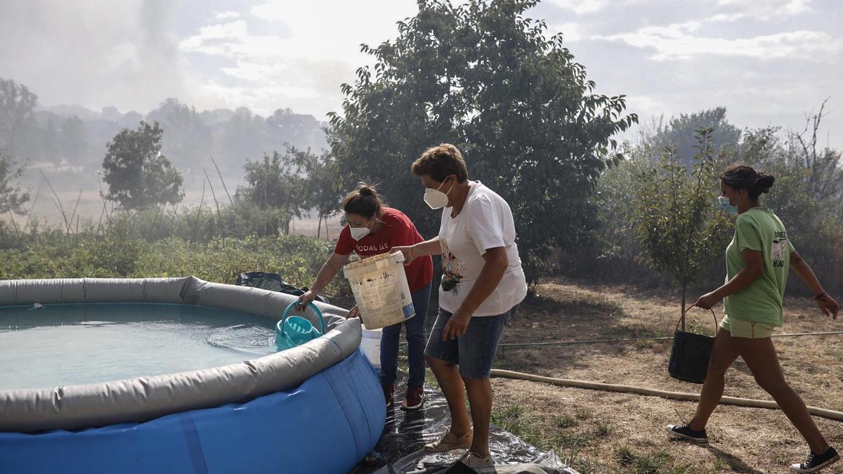 Imágenes del incendio originado en Lober de Aliste.