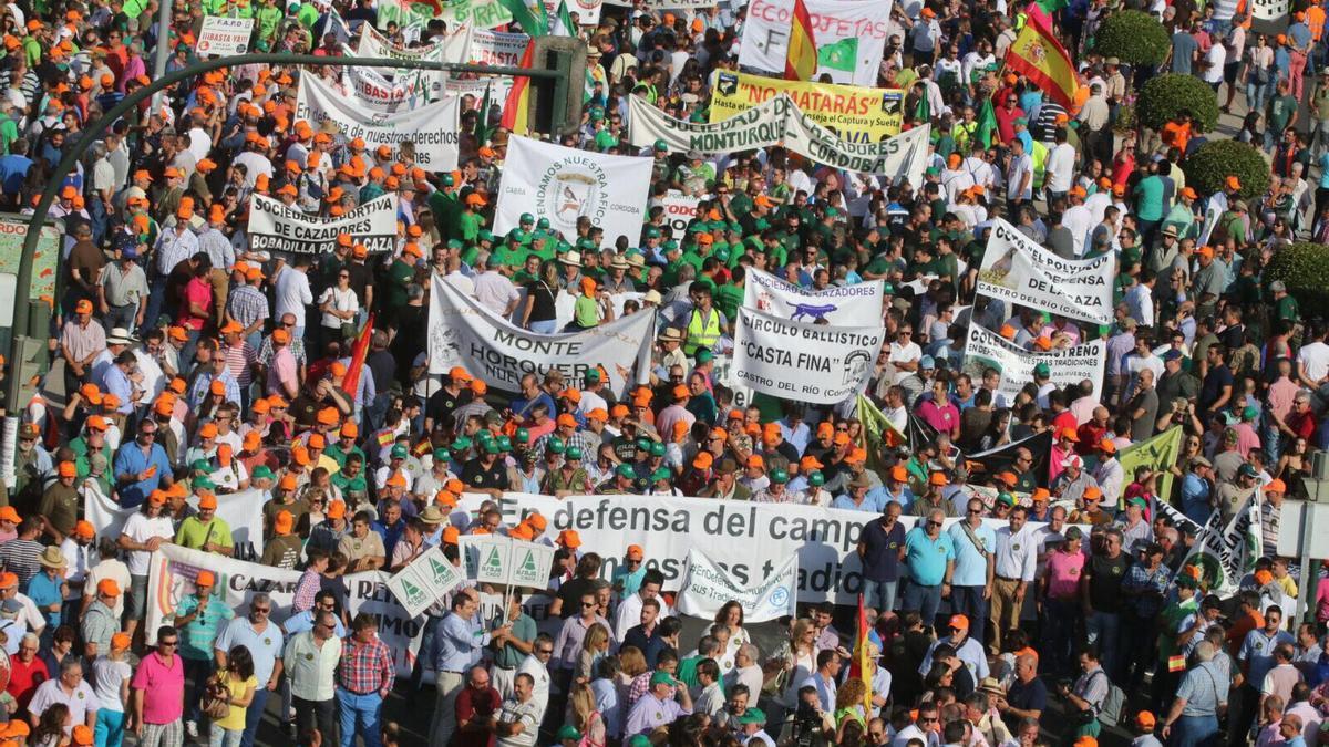 Asociaciones de cazadores en una anterior manifestación del mundo rural.