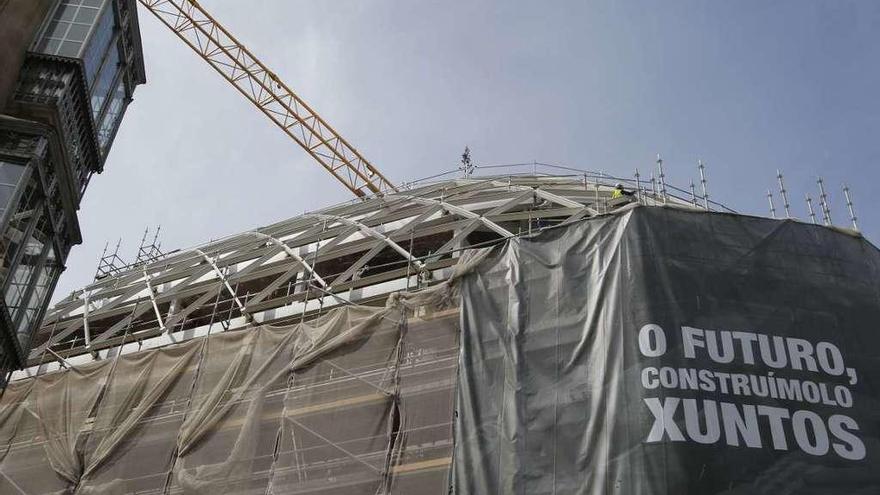 Estructura de la cúpula que cubrirá la futura sede del Celta, en la calle Príncipe. // Alba Villar