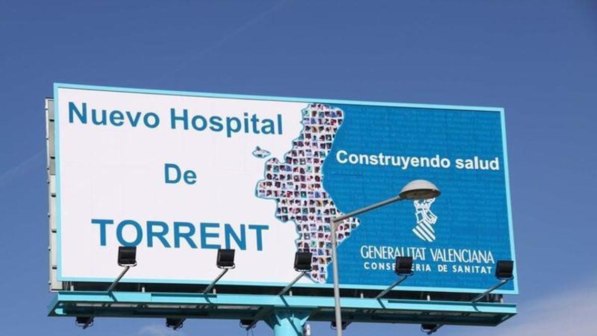El cartel del nuevo hospital en su etapa de esplendor.