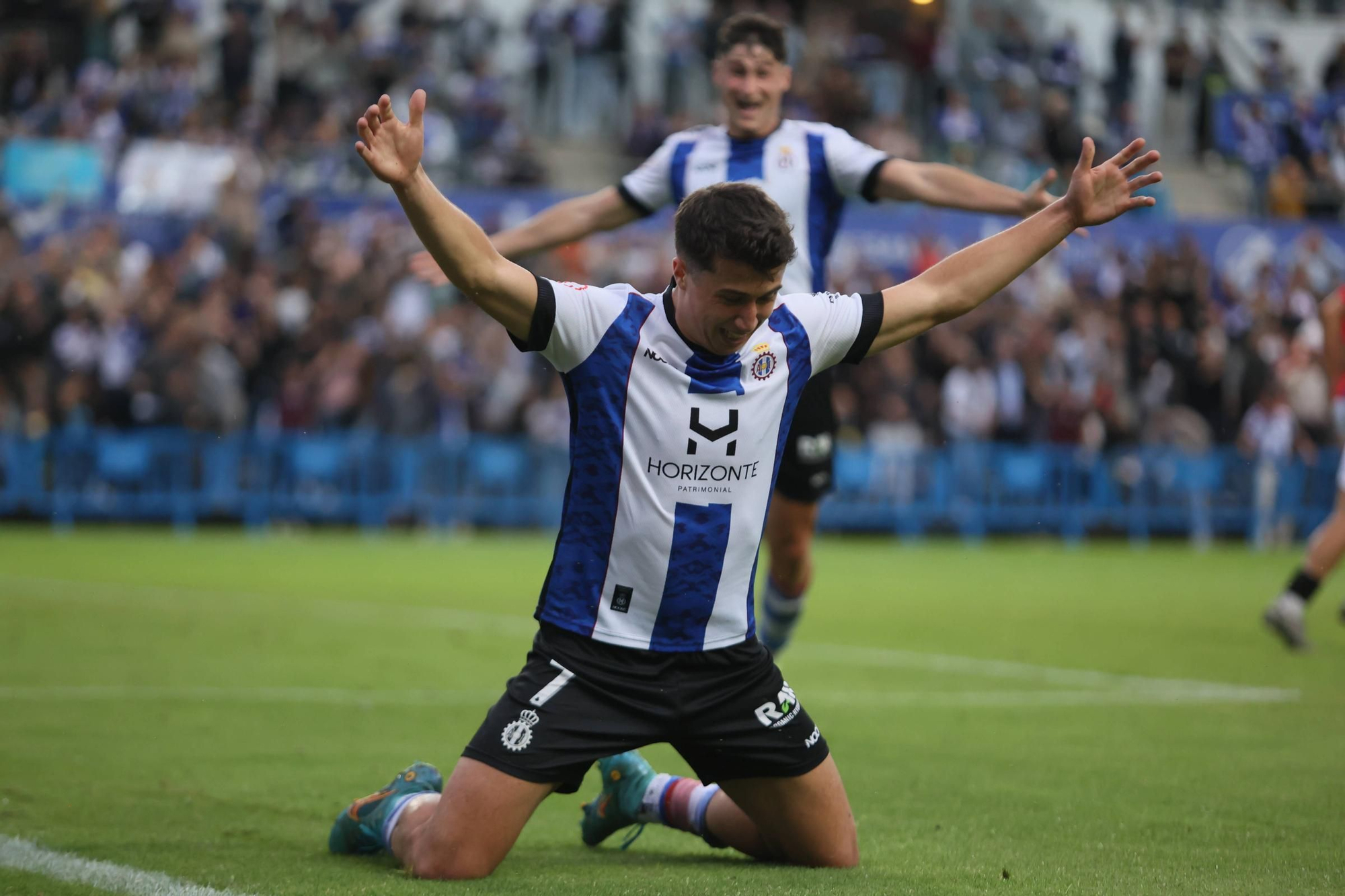 EN IMÁGENES: La final por el ascenso entre Avilés y Rayo Majadahonda vivida en el Suárez Puerta
